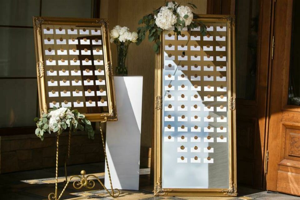 Adobe Stock - Photo d'illustration - Un plan de table bien pensé garantit une ambiance harmonieuse et fluide lors d'un mariage. L'agencement est la clé pour faire de votre événement un moment mémorable.