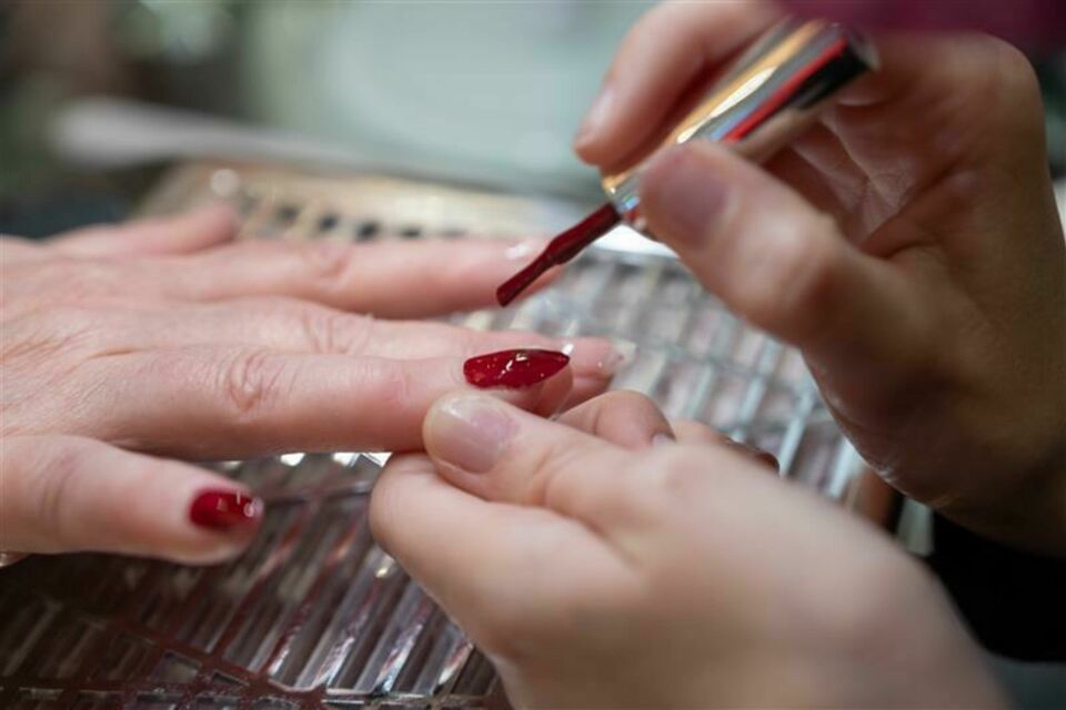 Adobe Stock - Photo d'illustration- Avec des petites astuces et un peu de préparation, même un ongle cassé de dernière minute ne pourra entacher votre sérénité. Vous serez prête à afficher des mains parfaites pour le plus beau jour de votre vie !