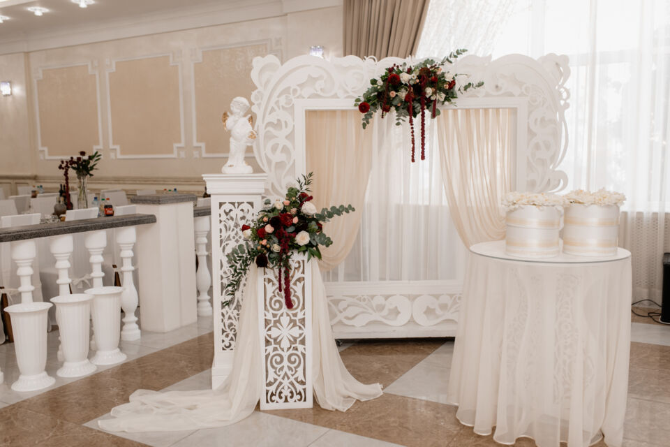 Freepik - Photo d'illustration- Rappelez-vous, ce qui compte vraiment, c’est de célébrer votre amour avec ceux qui vous entourent. Tout le reste n’est que décor.