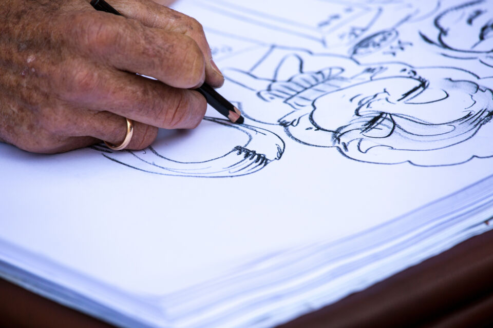 Adobe Stock -  Photo d'illustration -  Un caricaturiste live pour votre réception de mariage ajoutera une touche d'originalité et de divertissement, capturant avec humour et créativité les traits de vos invités, et leur offrant ainsi des souvenirs uniques et personnalisés en temps réel.
