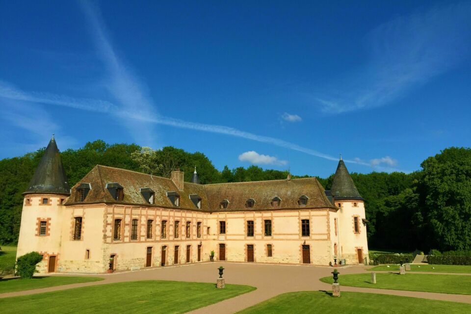 ABC Salles – DR - Le Château de Chevillon, un lieu d’exception chargé d’histoire, vous offre un cadre intime et raffiné pour célébrer votre mariage ou organiser des événements mémorables, avec des prestations sur-mesure dans un environnement bucolique.