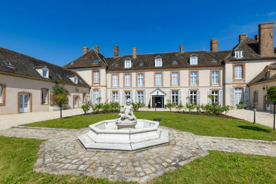 ABC Salles – DR - Le Château de Chaumont, avec son histoire fascinante et ses vastes espaces, vous offre un cadre magique pour célébrer votre mariage ou tout autre événement prestigieux en Bourgogne.