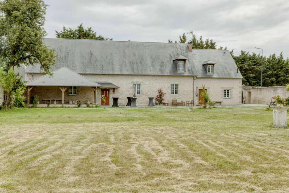 ABC Salles – DR - Le Château de Chaussy, un cadre élégant et chaleureux pour vos événements : idéal pour des réceptions de mariage, séminaires, ou soirées privées, avec ses 160 m² de salle, sa terrasse, son jardin et son hébergement confortable à proximité.