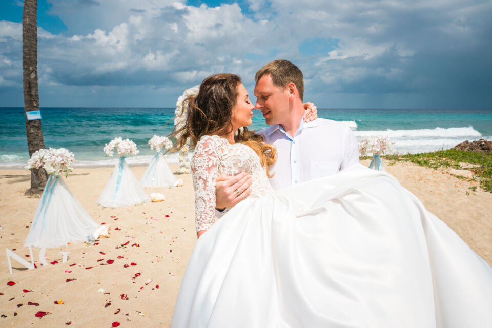 Adobe Stock - Photo d'illustration - Un mariage sur le thème de la Polynésie française offre une atmosphère exotique et tropicale, avec des paysages paradisiaques, des rituels culturels riches et une ambiance chaleureuse.