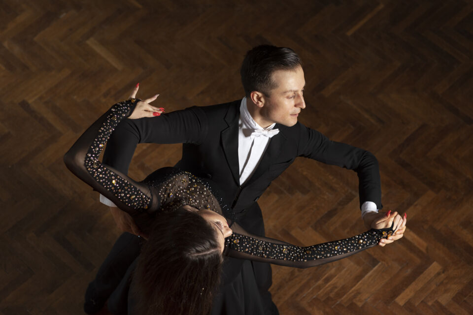 Freepik Photo d'illustration avec ce thème de votre mariage un moment qui transporte chaque invité dans un rêve impérial, où le faste et la passion s'unissent.