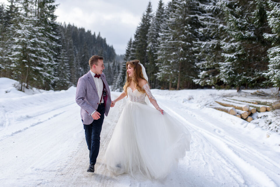 Adobe Stock - Photo d'illustration -&nbsp;&nbsp;La Finlande, le pays des mille lacs où la nature sauvage et féerique de l'hiver se pare de ses plus beaux atours s'invite dans le thème de votre mariage pour créer une ambiance magique .