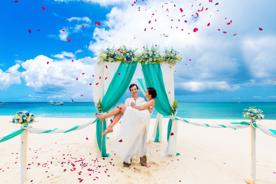 Adobe Stock - Photo d'illustration - L'Île Maurice offre un cadre idyllique pour un mariage, avec ses plages paradisiaques et une ambiance exotique qui promettent une cérémonie inoubliable sous les tropiques.