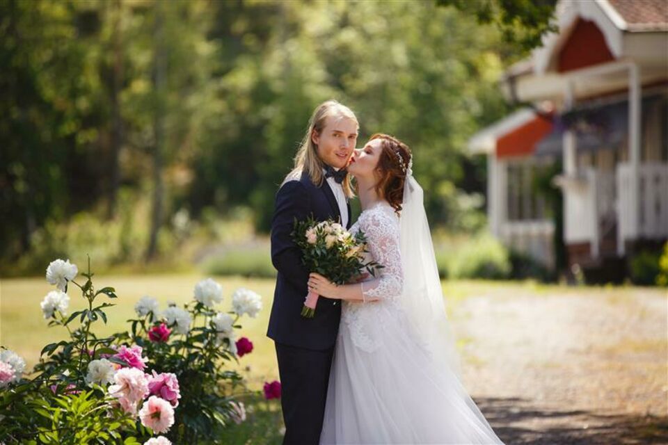 Adobe Stock - Photo d'illustration - L’amour avec un mariage inspiré de la Suède : entre simplicité nordique, lumière douce et touches naturelles, créez une ambiance intime et élégante.