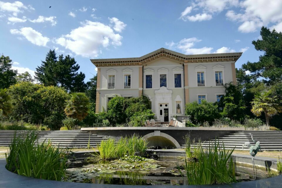 ABC Salles – DR - Le Château de Bézyl, avec ses vastes espaces intérieurs et extérieurs, ses chambres de luxe et son parc pittoresque, est le cadre idéal pour un mariage inoubliable.