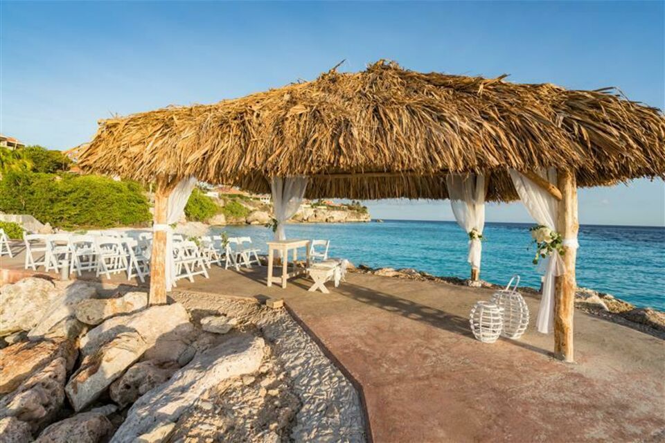 Adobe Stock- Photo d'illustration - Un mariage sous le signe du soleil et de l'exotisme, entre mer turquoise, rythmes ensoleillés et couleurs tropicales. Le parfait mélange de beauté naturelle et de raffinement caribéen.