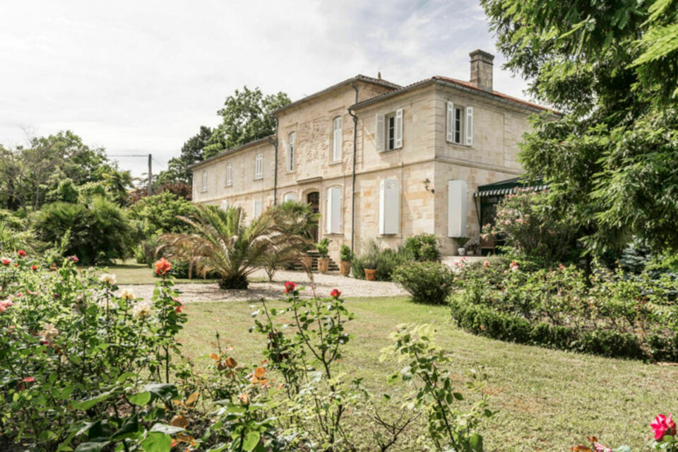 ABC Salles – DR - Avec ses vues imprenables sur les vignes, ses espaces raffinés et son ambiance unique, le Château Pontac-Lynch allie parfaitement élégance et authenticité pour un mariage inoubliable. 