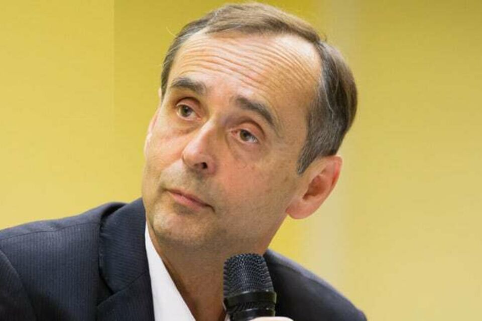 Licence Creative Commons - Photo d'illustration - Robert Ménard, maire de Béziers, comparaitra le 18 février 2025 pour avoir annulé un mariage, soulevant des questions sur les pouvoirs des maires et les risques d'annulations abusives.