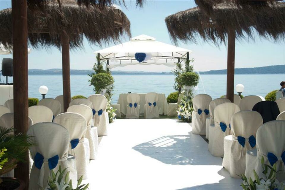 Adobe Stock - Photo d'illustration - Un mariage inspiré par la Tunisie : des couleurs vibrantes, des éléments décoratifs artisanaux et des saveurs parfumées, pour une cérémonie inoubliable et pleine de charme.