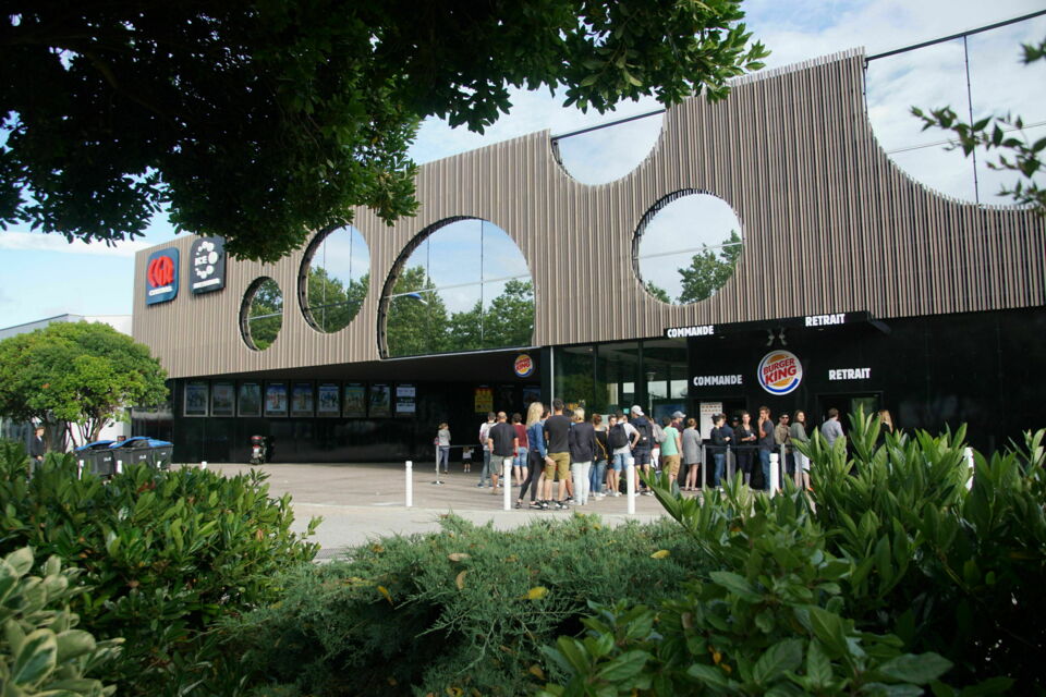 ABC Salles – DR - Situé dans le charmant quartier des Minimes à La Rochelle, CGR La Rochelle Les Minimes, vous accueille dans des salles richement équipées pour organiser des événements professionnels de tout genre. 