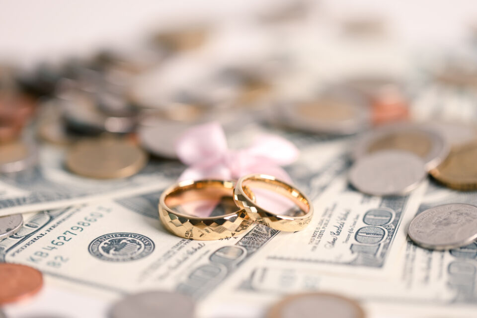 Adobe Stock -  Photo d'illustration -  Le financement des mariages en Afrique repose souvent sur des contributions familiales, des fonds communautaires et parfois des prêts ou des épargnes individuelles pour couvrir les coûts de la cérémonie et de la fête.