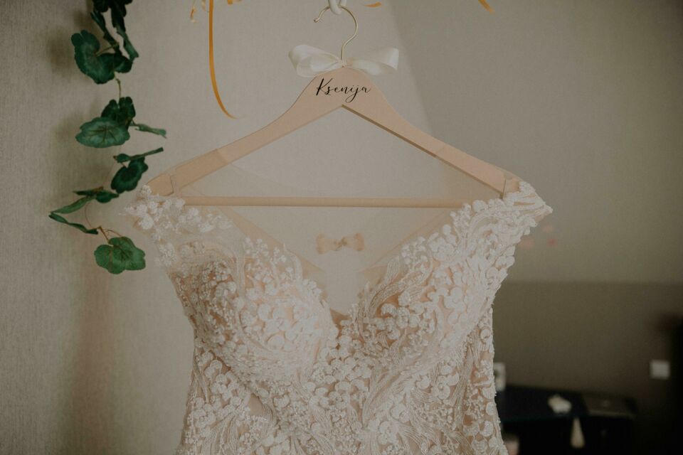 Pexels - Photo d'illustration - La blancheur de la robe de mariée est synonyme de pureté de l'épouse au moment de ses noces. Raison pour laquelle il convient de lui faire garder son éclat.