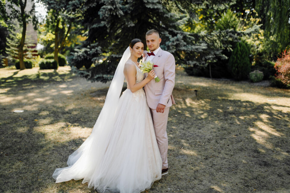 Freepik - Photo d'illustration - Le choix final dépendra du style de mariage souhaité, du budget et de la flexibilité du couple. Quelle que soit la saison, une bonne organisation et une anticipation des imprévus permettront de profiter pleinement de cette journée unique .