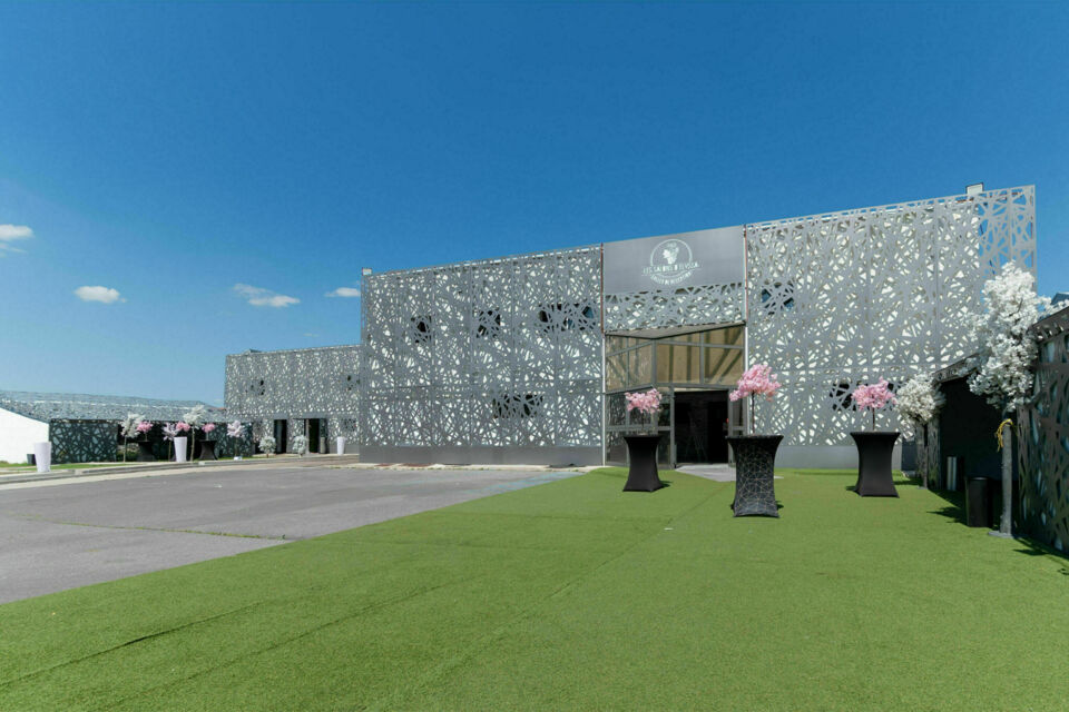 ABC Salles – DR - Les Salons d'Elyssa, un espace élégant et spacieux à seulement 20 minutes de Paris, pour des événements inoubliables, alliant confort et raffinement.