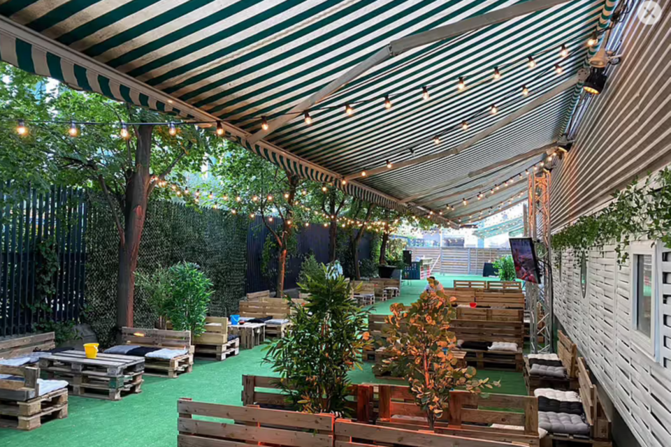 ABC Salles – DR - La Plank, un espace extérieur unique et convivial, parfait pour des événements festifs et décontractés. Capacité d’accueil jusqu'à 200 personnes pour une soirée inoubliable !