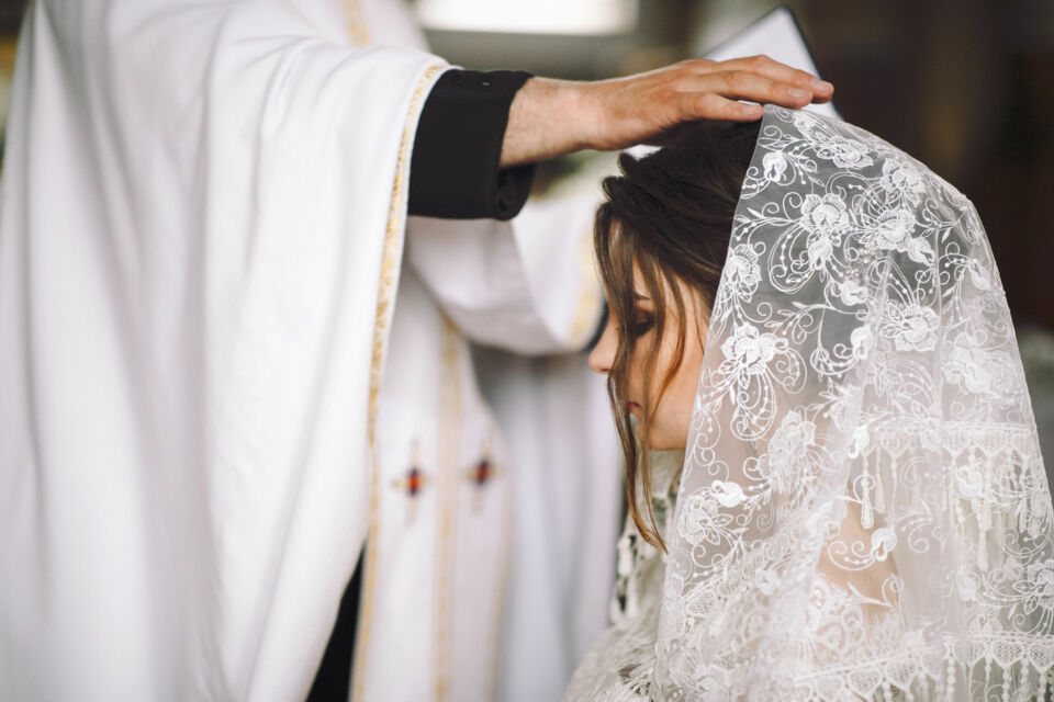 Freepik - Photo d'illustration - Chaque confession impose ses propres restrictions en matière de mariage, influencées par des textes sacrés, des rites et des croyances ancestrales.