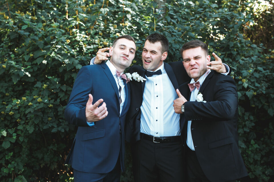 Freepik - Photo d'illustration - Pour un mariage serein et sans invité surprise, faites vos choix en toute confiance et profitez pleinement de votre journée entourés des personnes qui vous sont chères !