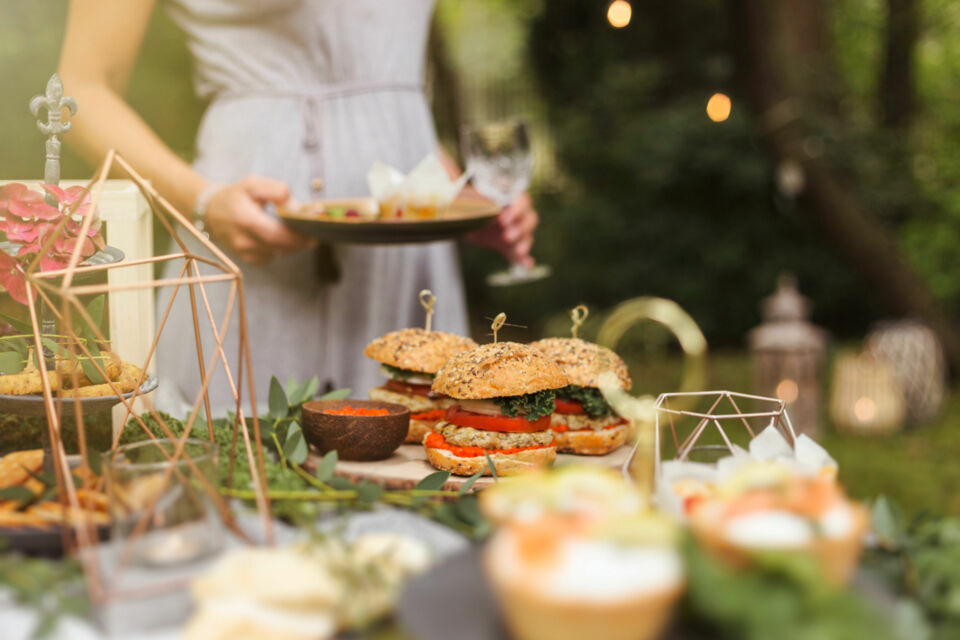 Adobe Stock - Photo d'illustration - Sucré ou salé, le snack de fin de soirée s'impose comme un nouvel incontournable de nos événements festifs en tout genre.