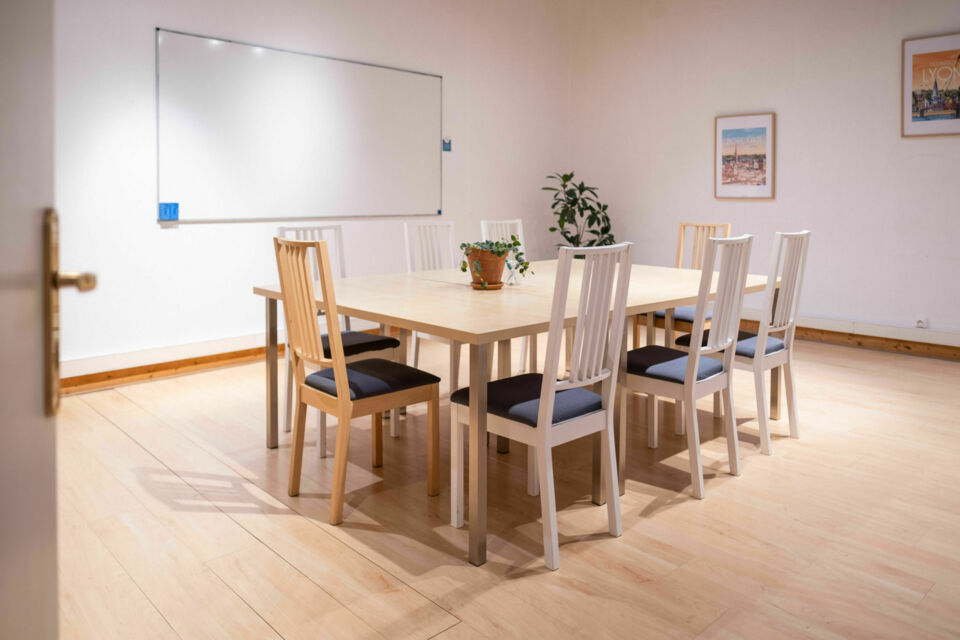 ABC Salles - Espace de coworking et de réception à Lyon Opéra : La Cordée offre un cadre lumineux et convivial pour vos réunions, formations et événements professionnels.