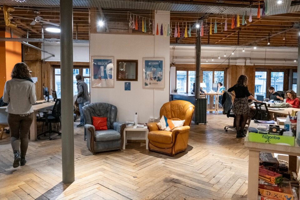 ABC Salles - Coworking et convivialité à Lyon : La Cordée Liberté propose un espace lumineux et chaleureux, idéal pour travailler seul ou en équipe. Avec ses 450 m², son parquet massif et ses espaces collaboratifs, il offre un cadre inspirant pour les professionnels en quête de flexibilité.