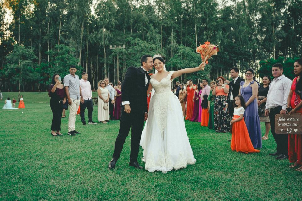 Pexels - Photo d'illustration - Un mariage itinérant offre aventure et diversité, tandis qu’un mariage classique privilégie tradition et élégance. Chacun reflète des choix uniques et personnalisés.