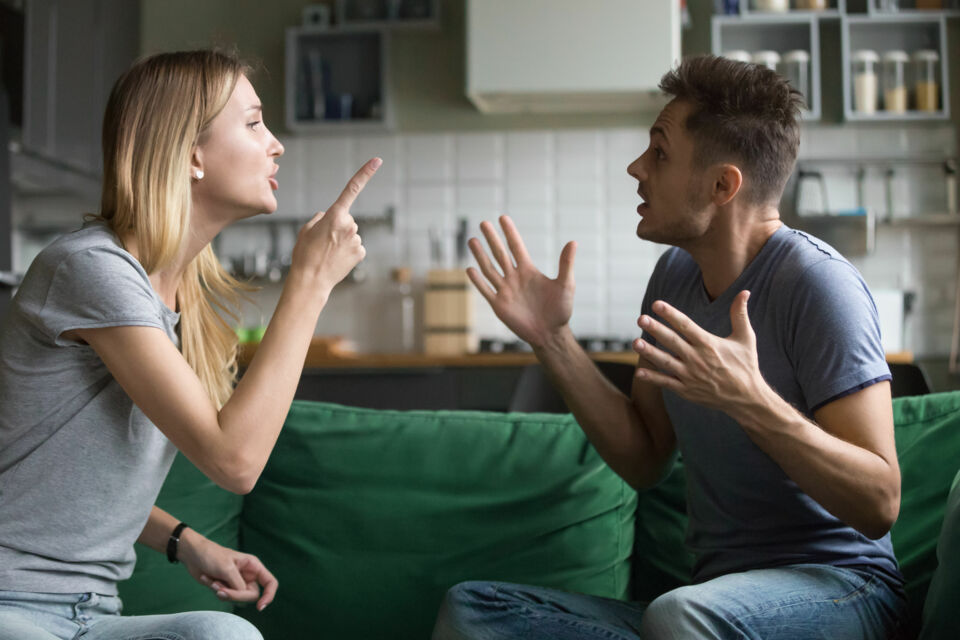 Adobe Stock- Photo d'illustration - Une étude révèle que la disparité des revenus, avec une femme principale pourvoyeuse financière, augmente le risque de rupture, nécessitant une communication ouverte et des modèles de partenariat égalitaires.