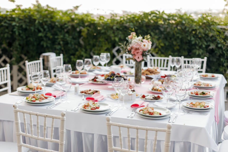 Freepik - Photo d'illustration - Un menu de mariage savoureux, créatif et abordable, pour une célébration inoubliable sans dépasser votre budget.
