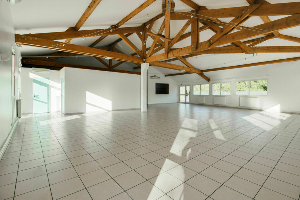ABC Salles – DR - Élégance et nature se rencontrent au Domaine du Ruisseau, un lieu unique près de Lyon, idéal pour vos événements privés et professionnels. 