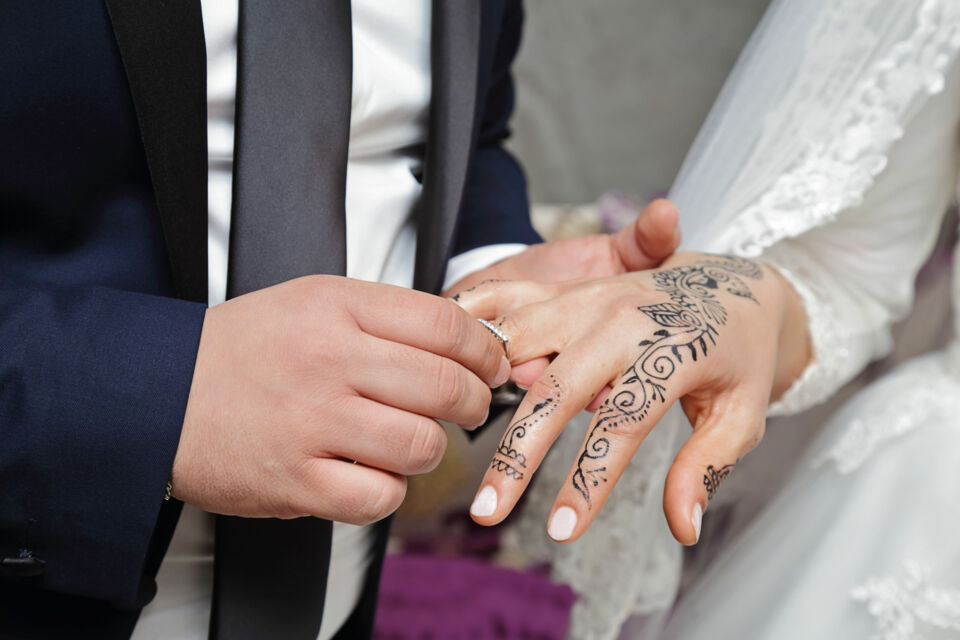 Adobe Stock -&nbsp; Photo d'illustration&nbsp; -&nbsp;&nbsp;L'invitation personnelle en Tunisie est une tradition qui consiste à convier les proches et les membres de la communauté au mariage de son fils ou fille de manière directe et chaleureuse.&nbsp;