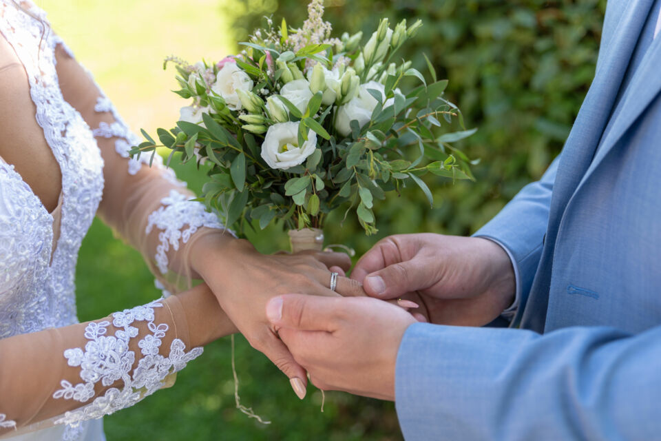 Adobe Stock -&nbsp; Photo d’illustration -&nbsp; Après le mariage, la loi définit les droits et devoirs des époux, les règles sur les donations et celles applicables en cas de séparation ou divorce pour protéger les parties.