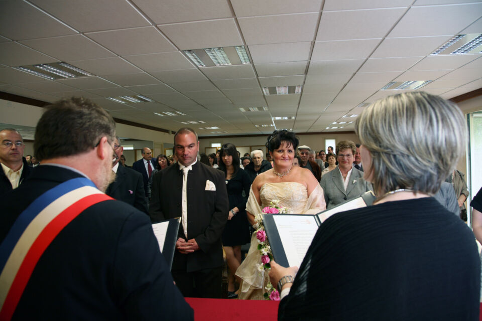 Adobe Stock - Photo d’illustration - En France, un mariage civil doit être célébré en français, mais un interprète peut être utilisé si les époux ne maîtrisent pas la langue, pour garantir leur consentement sincère.