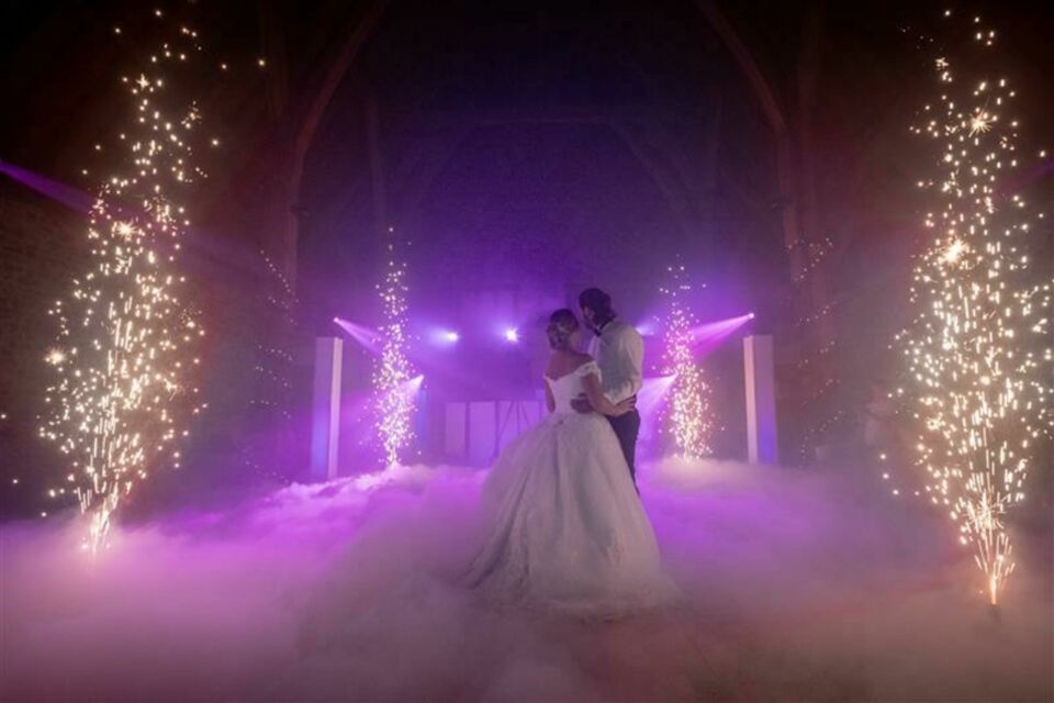 Adobe Stock - Photo d'illustration - Des moments uniques et inoubliables pour clore votre réception de mariage sur une note festive et pleine de symbolisme