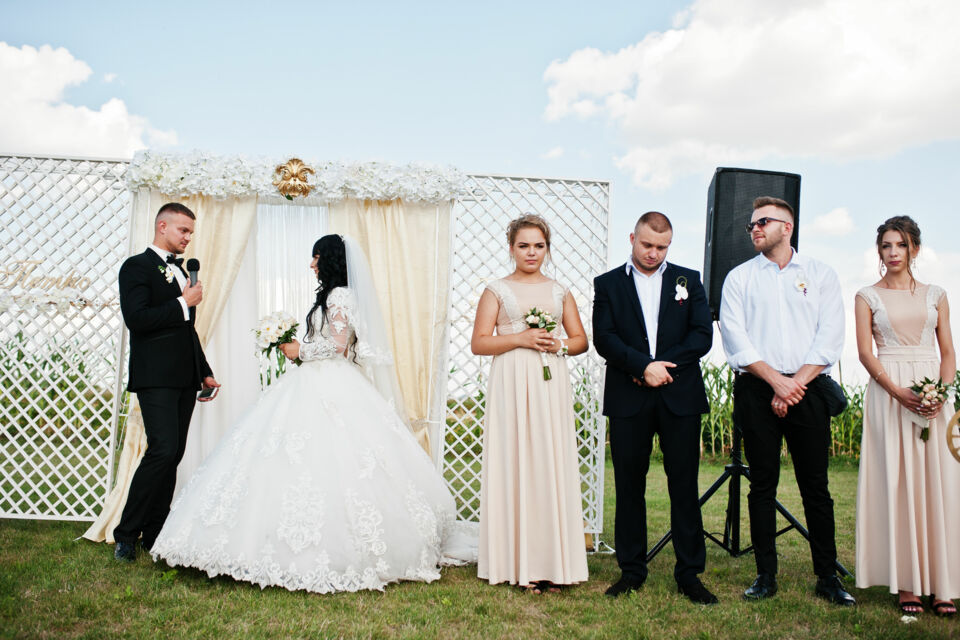 Adobe Stock - Photo d'illustration - Les invités de mariage introvertis, particulièrement s'il s'agit de proches peuvent altérer l'ambiance d'un mariage, créant un sentiment d'inquiétude ou de vide émotionnel.