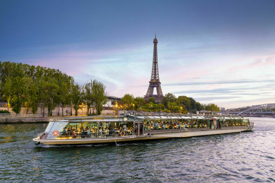 ABC Salles – DR - Les Bateaux Parisiens, situés au cœur du 7ème arrondissement de Paris, sur le Port de la Bourdonnais, offrent une expérience unique et mémorable pour l’organisation de vos événements, directement sur l’eau. 