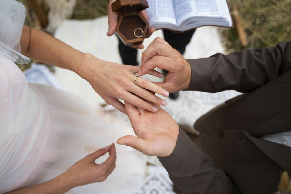 Freepik Photo d'illustration :Les paroles de Saint Paul, riches en sagesse et en humanité, invitent les futurs époux à bâtir leur couple sur une base solide, durable et spirituellement vivifiante. 