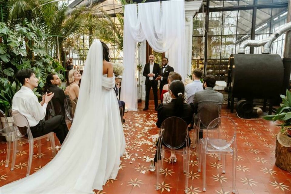 Adobe Stock - Photo d'illustration -&nbsp;Être témoin d’un mariage sans approuver l’union peut être délicat, mais il est possible de honorer ce rôle avec respect, discrétion et soutien, en restant fidèle à ses convictions personnelles.