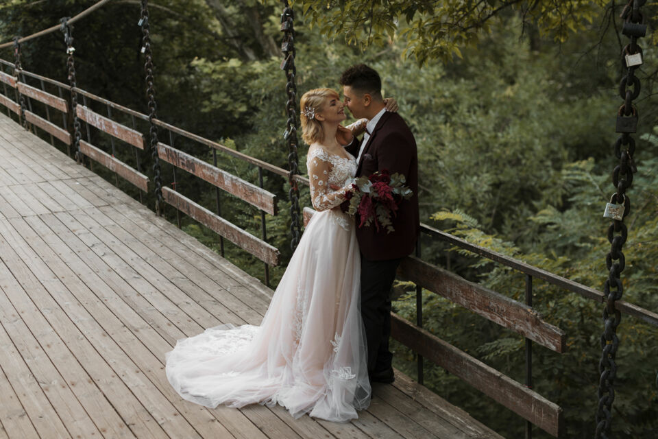 Freepik Photo d'illustration : Au cœur d’un mariage, il y a l’amour. Mais pour qu’il s’exprime pleinement, il faut lui donner de l’espace. Ces instants de connexion émotionnelle ne sont pas secondaires — ils sont la substance vivante de votre union.