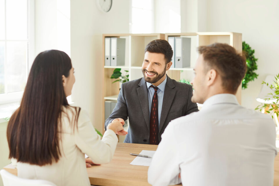 Adobe Stock -  Photo d'illustration - Financer ses noces avec un prêt dédié mariage peut être une solution pratique pour alléger la pression financière, mais il  est essentiel de poser les bonnes questions pour être bien informé sur les conditions du prêt