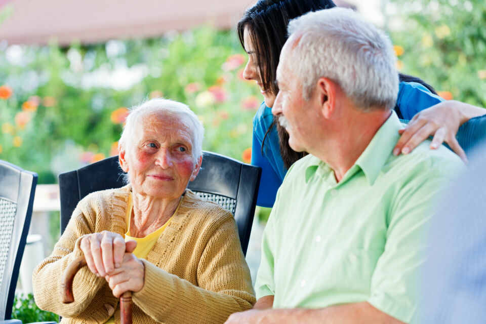 Adobe Stock -  Photo d'illustration - La pension alimentaire est une responsabilité familiale qui s’étend aux gendres et aux brus. Ces derniers doivent apporter un soutien financier à leurs beaux-parents lorsqu’ils se trouvent en situation de besoin.