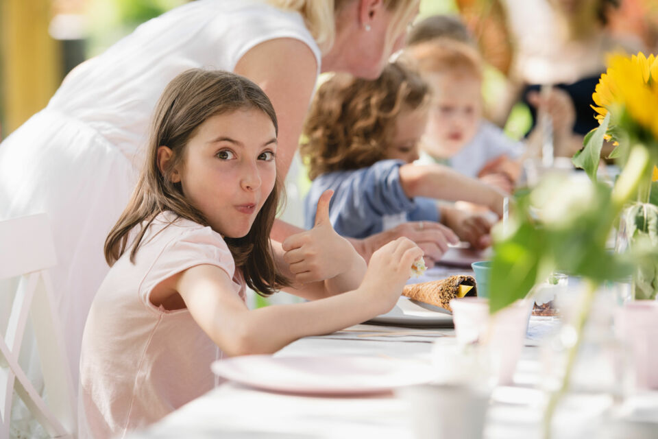 Adobe Stock - Photo d'illustration - D'abord reléguées à l'intimité du foyer, les nounous se taillent désormais la part du lion dans les rassemblements festifs. 