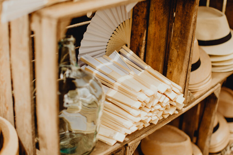 Adobe Stock – Photo d’illustration - Restez frais et élégant lors de vos événements estivaux grâce à ces astuces anti-transpiration incontournables. Parce qu'on mérite tous de briller sans les désagréments de la chaleur ! 