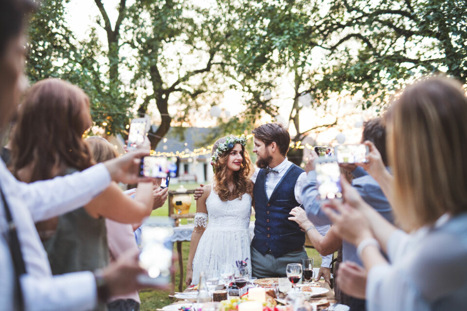Adobe Stock - Photo d'illustration - Le crowdsourcing pour votre mariage permet à vos proches de contribuer financièrement ou en nature à votre grand jour, rendant votre célébration encore plus spéciale et participative !