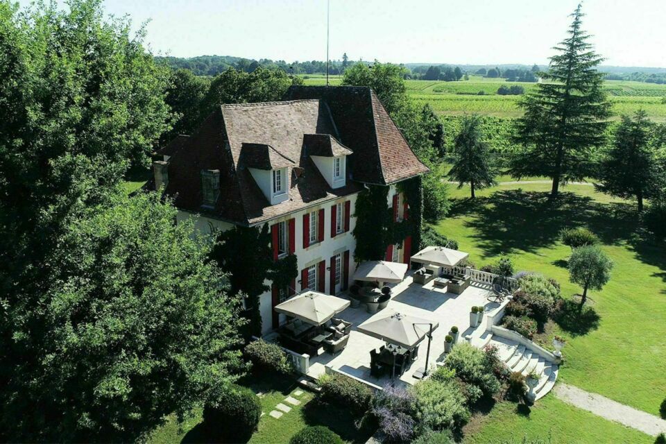 ABC Salles - DR - Au cœur d’un parc verdoyant, le Château La Tilleraie vous accueille pour un mariage élégant et chaleureux, entre vastes espaces de réception, hébergements sur place et charme patrimonial.