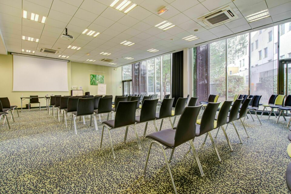 ABC Salles – DR - Moderne et central, Ôtelia vous propose des espaces adaptés à vos séminaires et événements professionnels. Avec ses équipements de qualité, son espace bien-être et son service impeccable, faites de votre événement un succès.