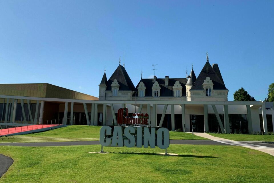 ABC Salles – DR - Le Casino de La Roche-Posay est un haut lieu de divertissement qui vous accueille toute l’année dans un cadre moderne, offrant une large gamme de jeux, un restaurant convivial et une salle de spectacle.