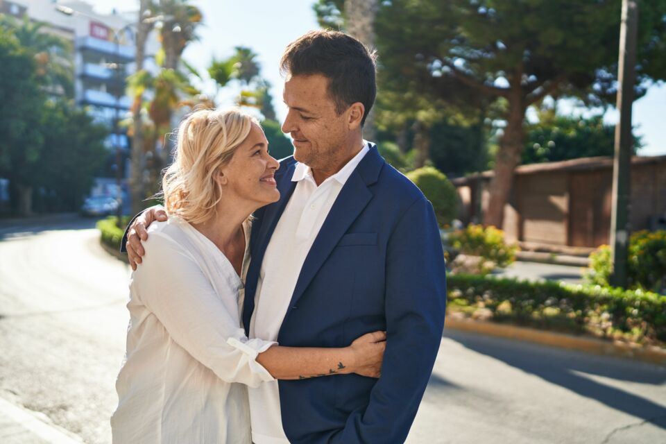 Adobe Stock - Photo d'illustration - À l’occasion de ses noces de cristal, on peut s’offrir un élégant objet en cristal, symbole de pureté et de transparence, pour célébrer quinze années d’amour et de complicité.